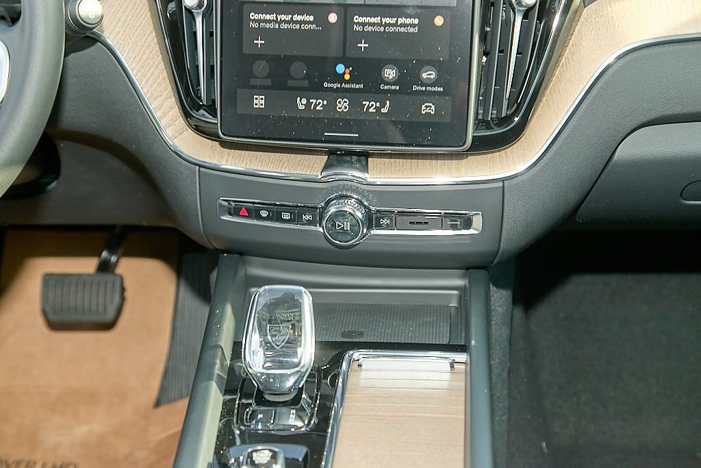 2026 VOLVO XC60 - Image 25