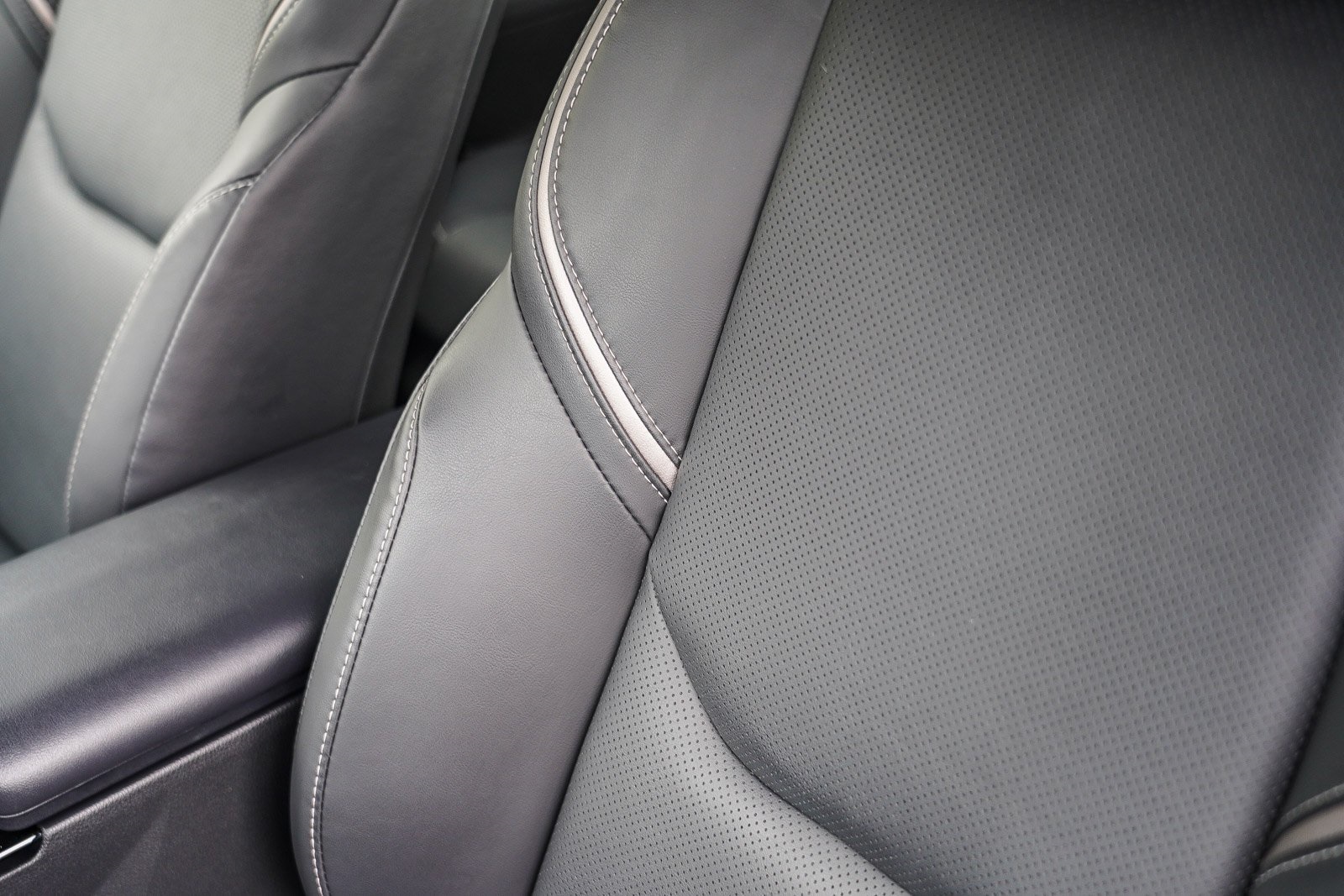 2024 Toyota Prius XLE photo 25