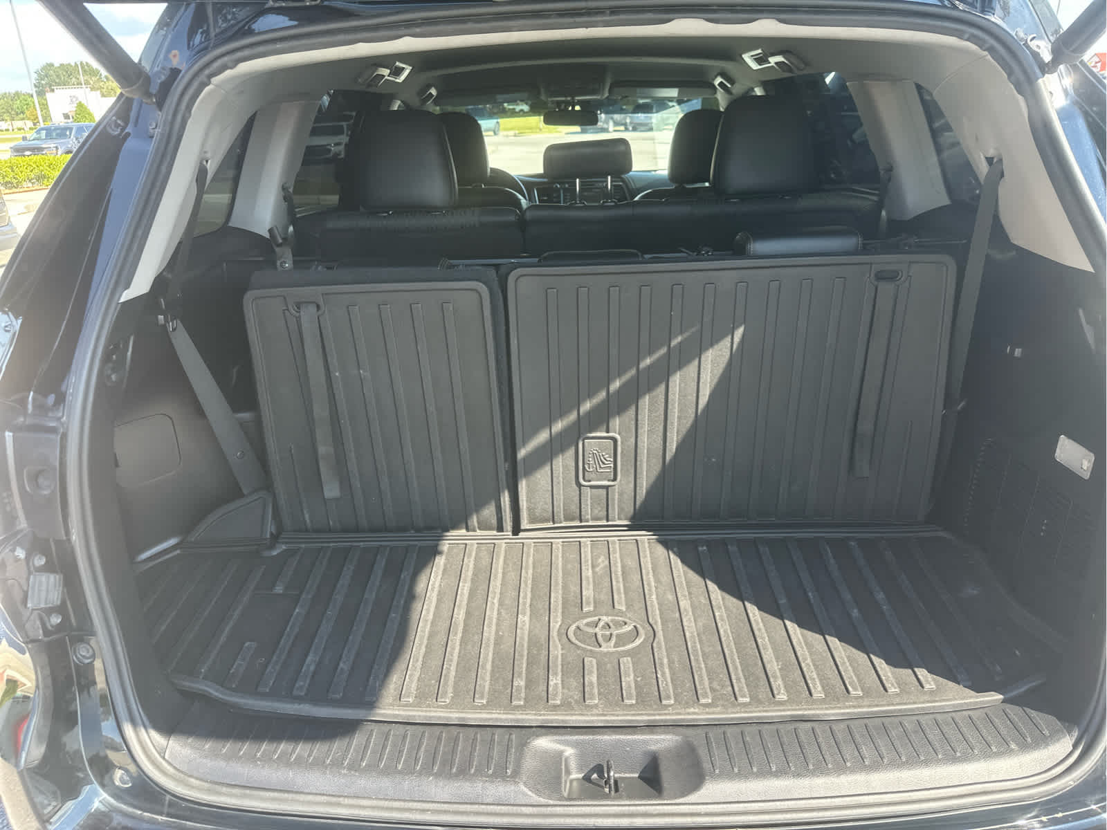 2018 Toyota Highlander LE photo 4