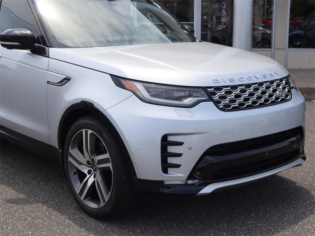 2023 Land Rover Discovery Metropolitan Edition photo 3