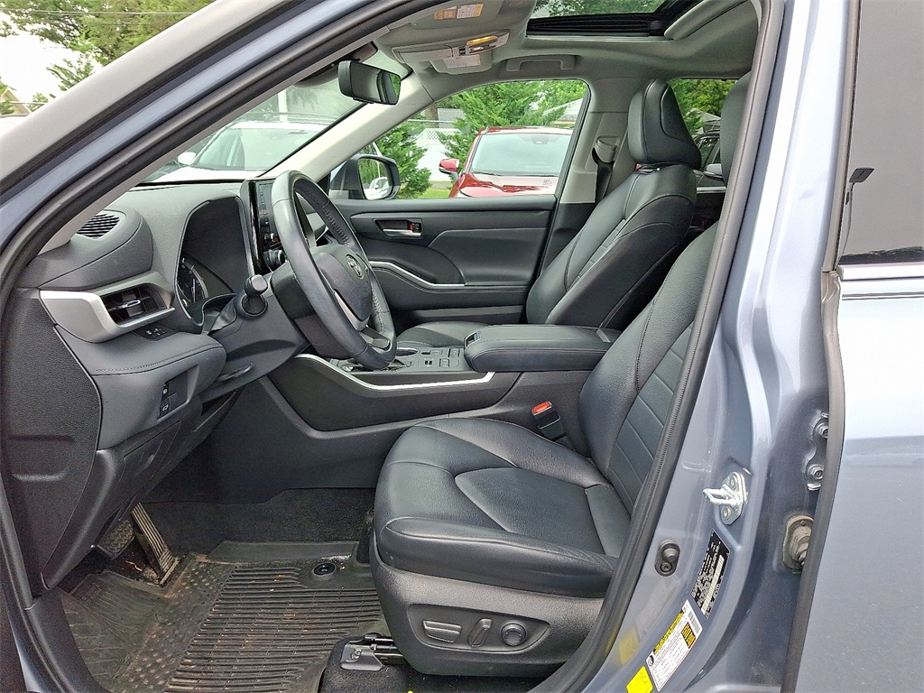 2022 Toyota Highlander XLE photo 14