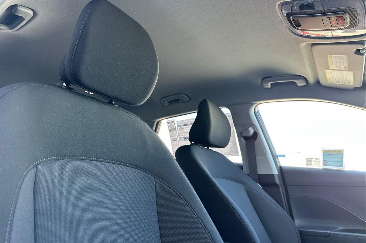2025 Hyundai Kona SEL photo 18