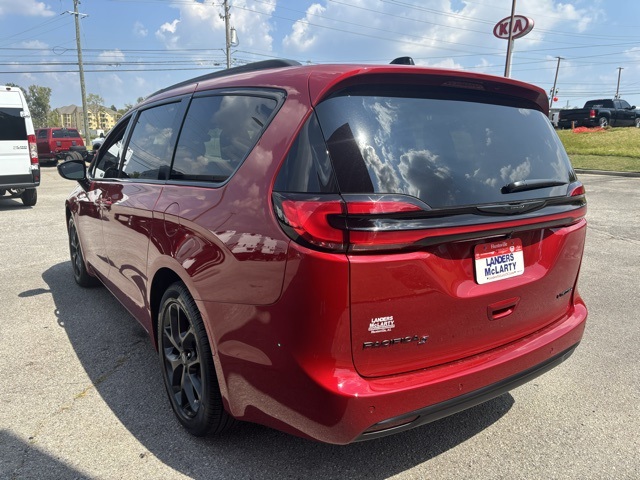 2026 Chrysler Pacifica Limited photo 4