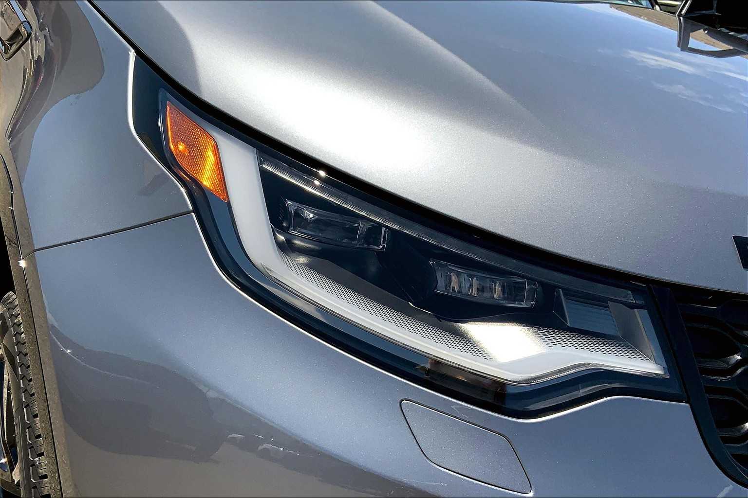 2025 Land Rover Discovery SE photo 13