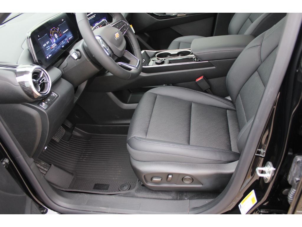 2026 Chevrolet Equinox LT photo 3