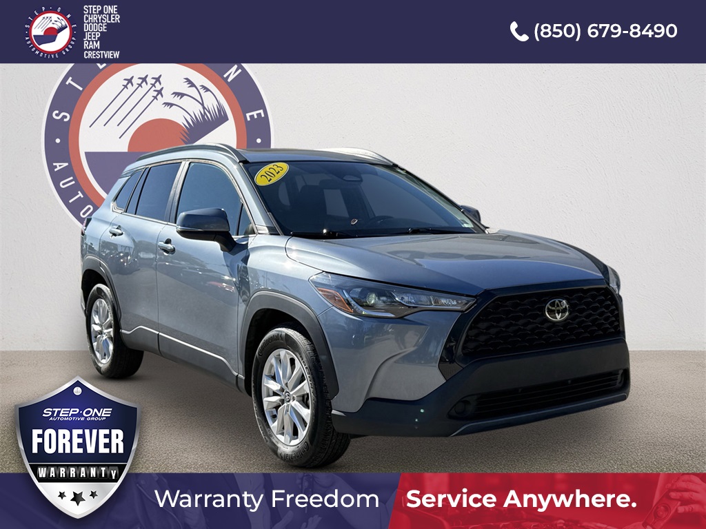 2023 Toyota Corolla Cross LE's photo