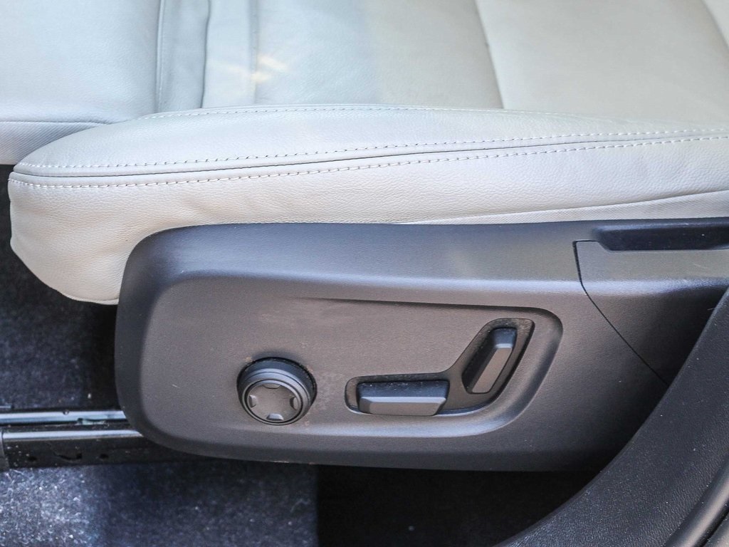 2023 Volvo XC40 Plus photo 22