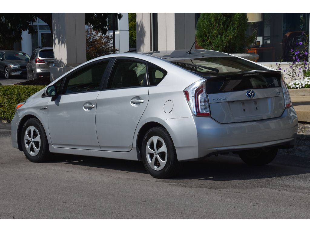 2015 Toyota Prius Two photo 7