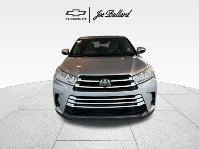 2018 Toyota Highlander LE photo 2