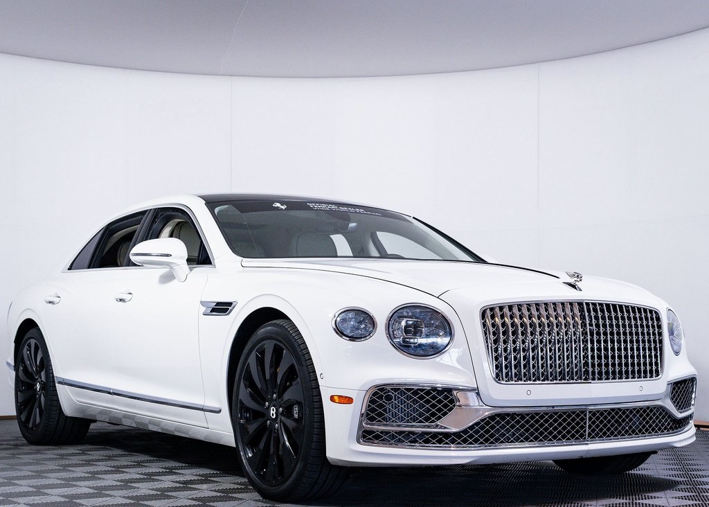 Used 2022 Glacier White Bentley V8 image 3