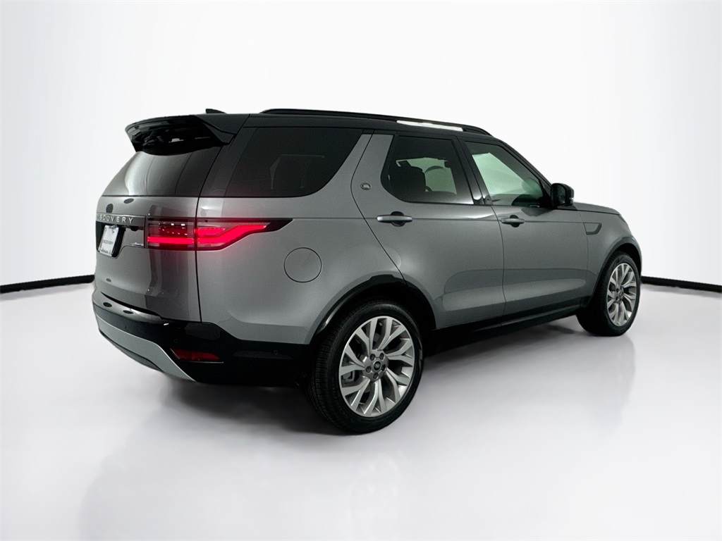 2026 Land Rover Discovery photo 3