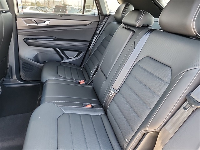 2025 Volkswagen Atlas Cross Sport SEL R-Line photo 15