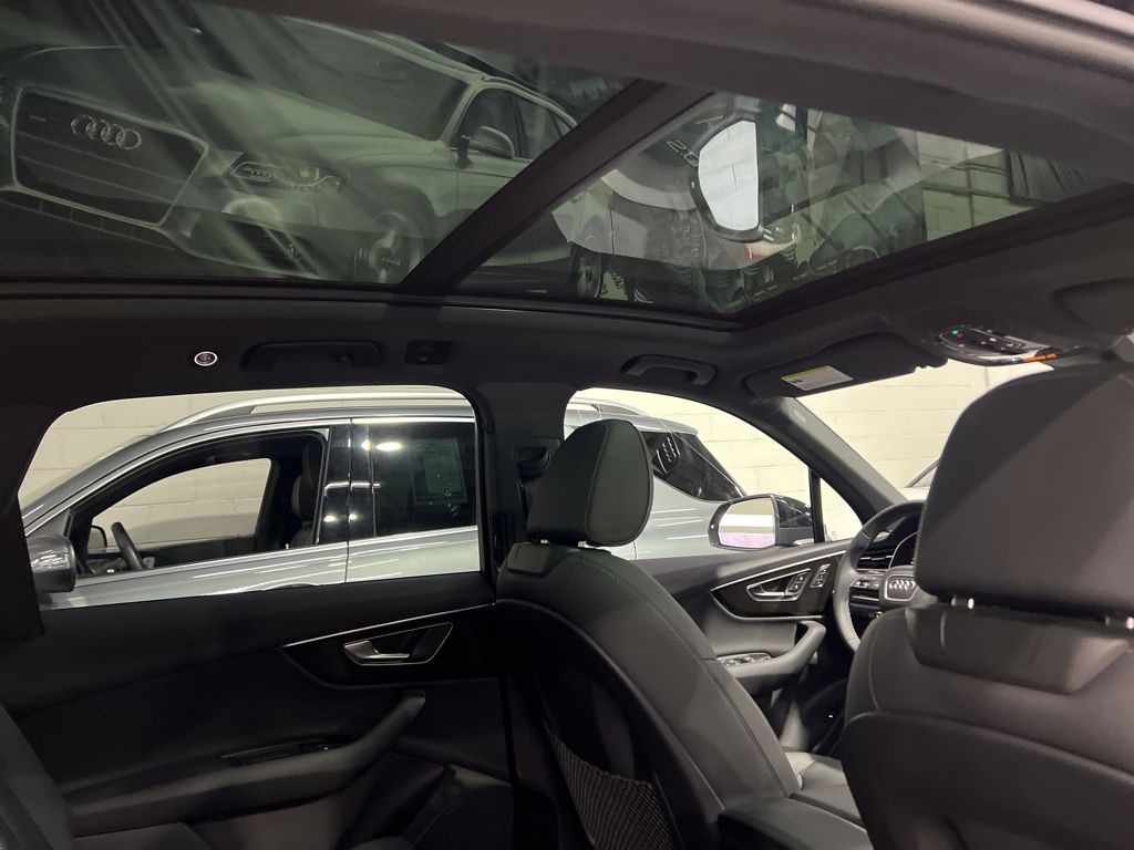 2025 Audi Q7 55 Premium photo 14