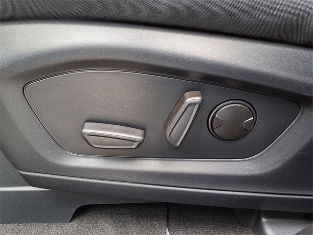 2025 Ford Explorer photo 9