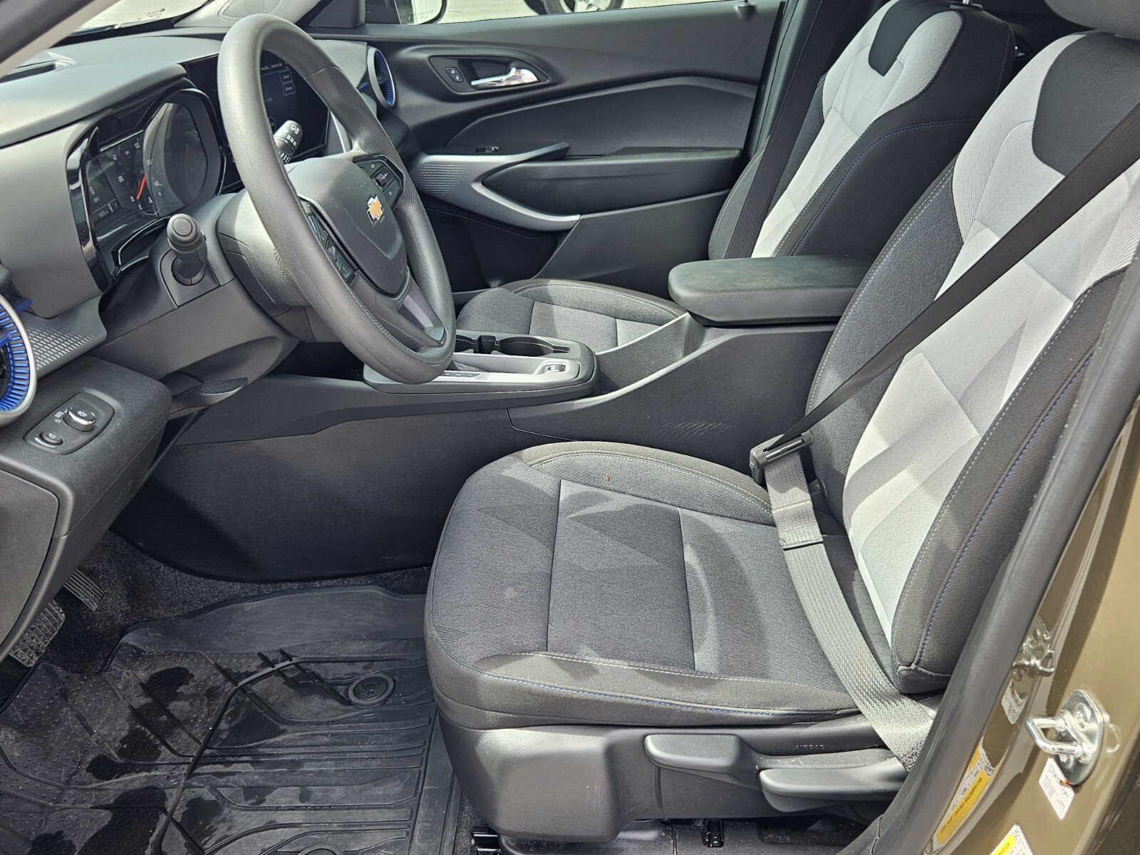 2024 Chevrolet Trax LS photo 3