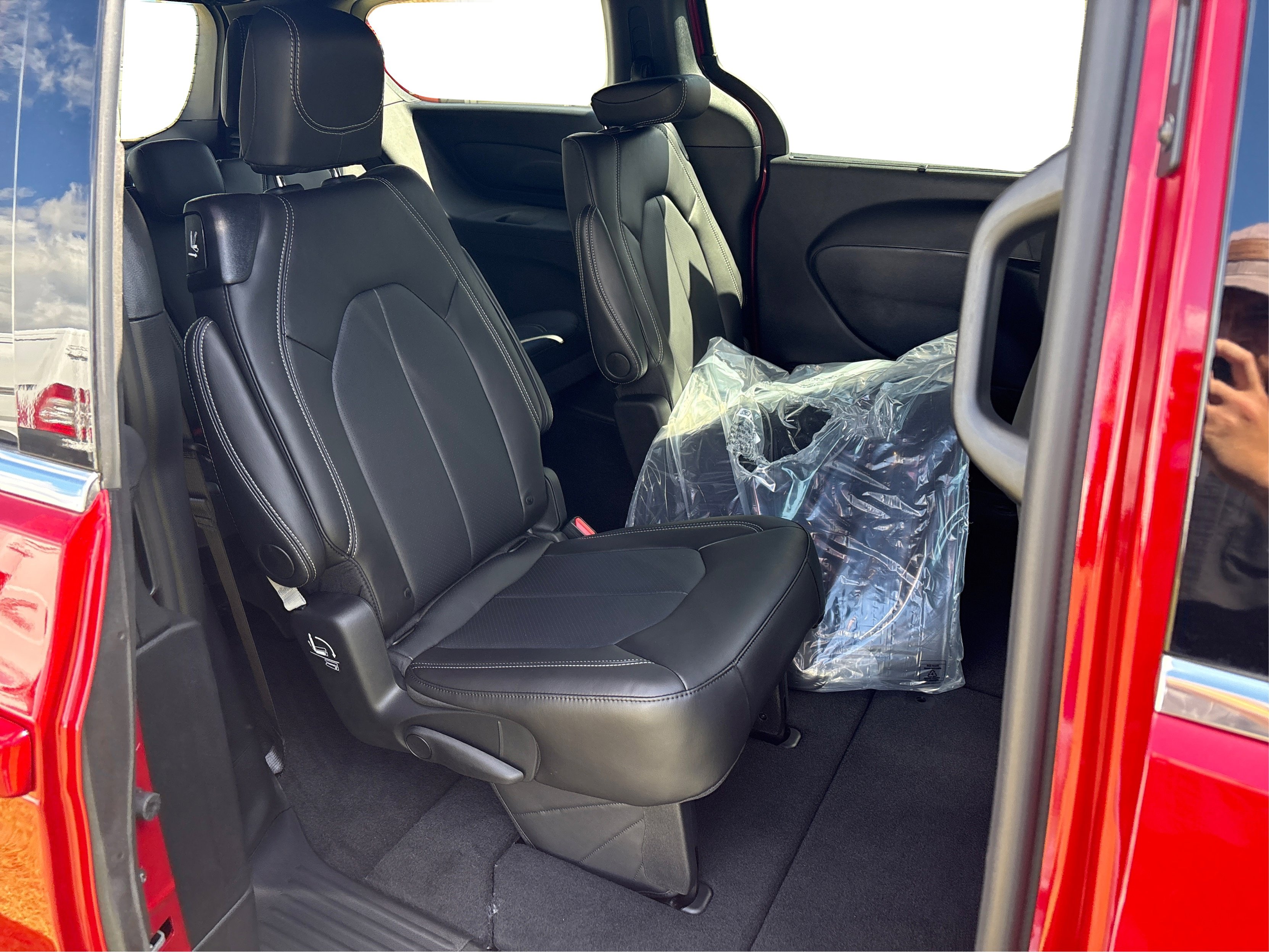 2026 Chrysler Pacifica photo 18
