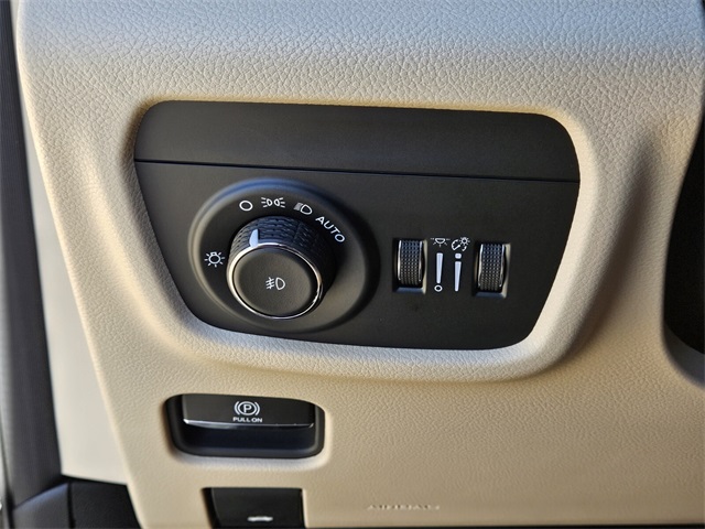2025 Jeep Grand Cherokee Limited photo 29