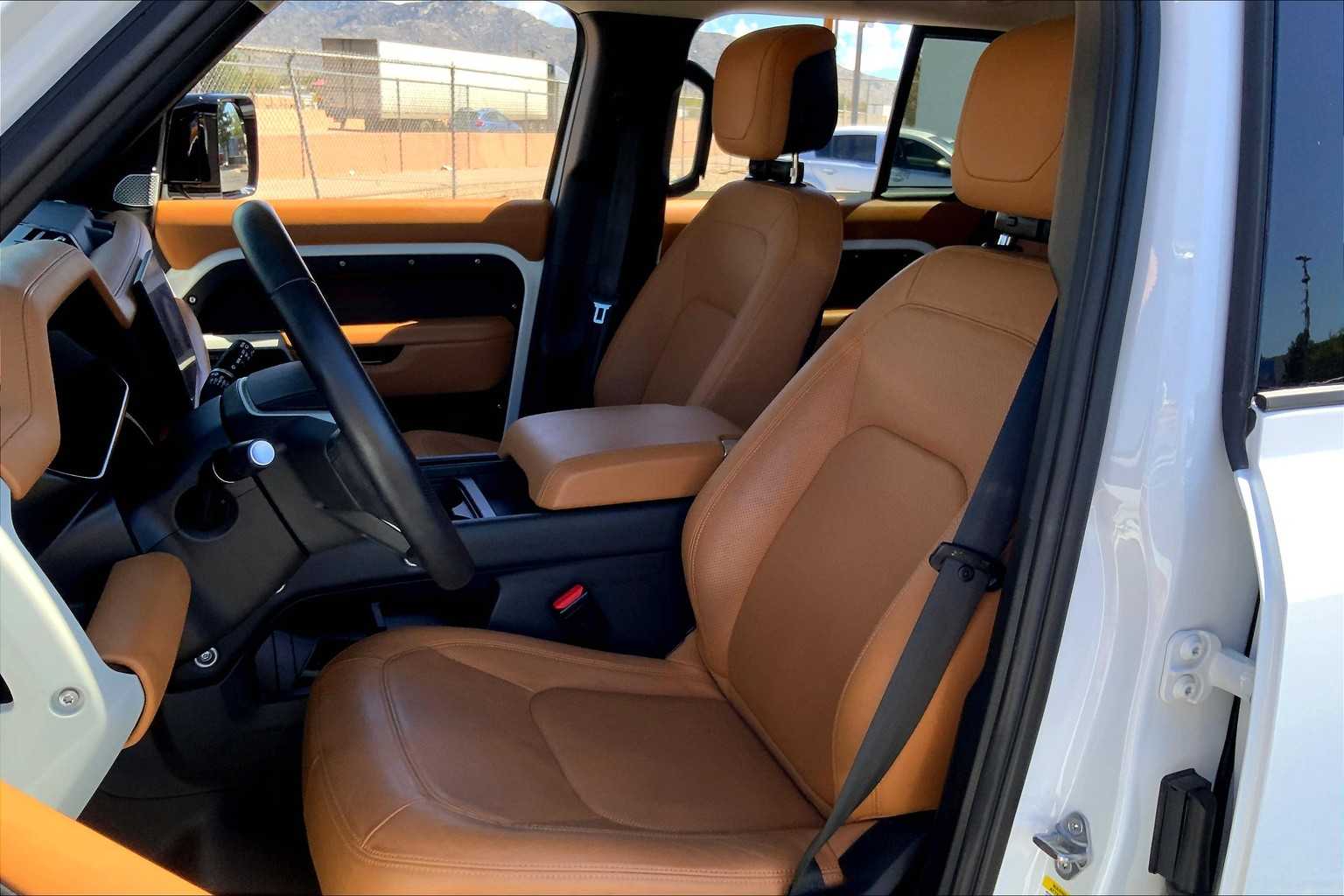 2024 Land Rover Defender S photo 8