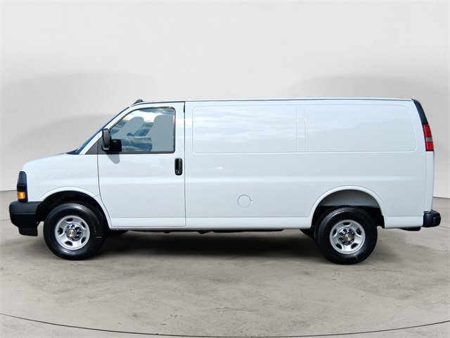 2025 Chevrolet Express Cargo 2500 photo 2