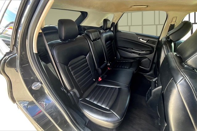 2020 Ford Edge SEL photo 25
