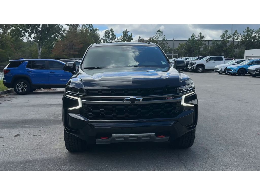 2022 Chevrolet Suburban Z71 photo 3