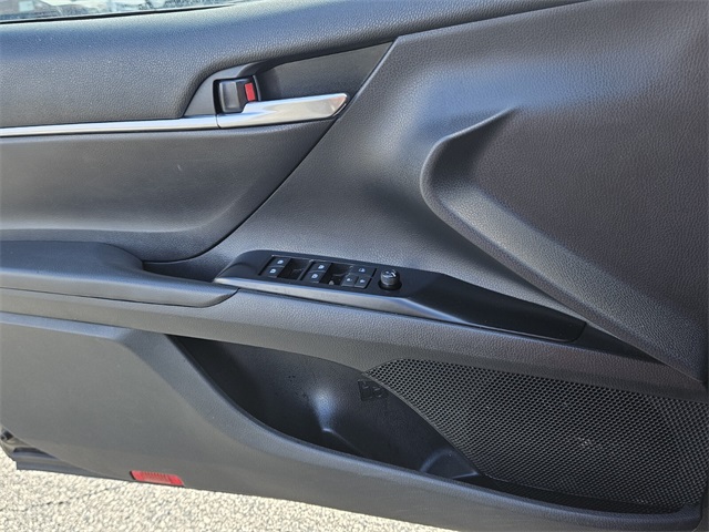 2020 Toyota Camry SE photo 27
