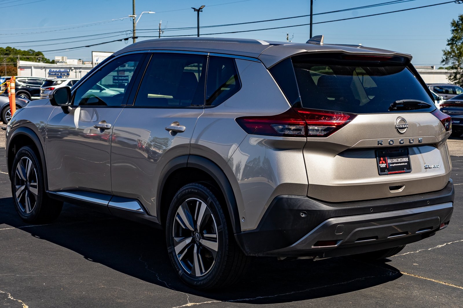 2023 Nissan Rogue SL's photo