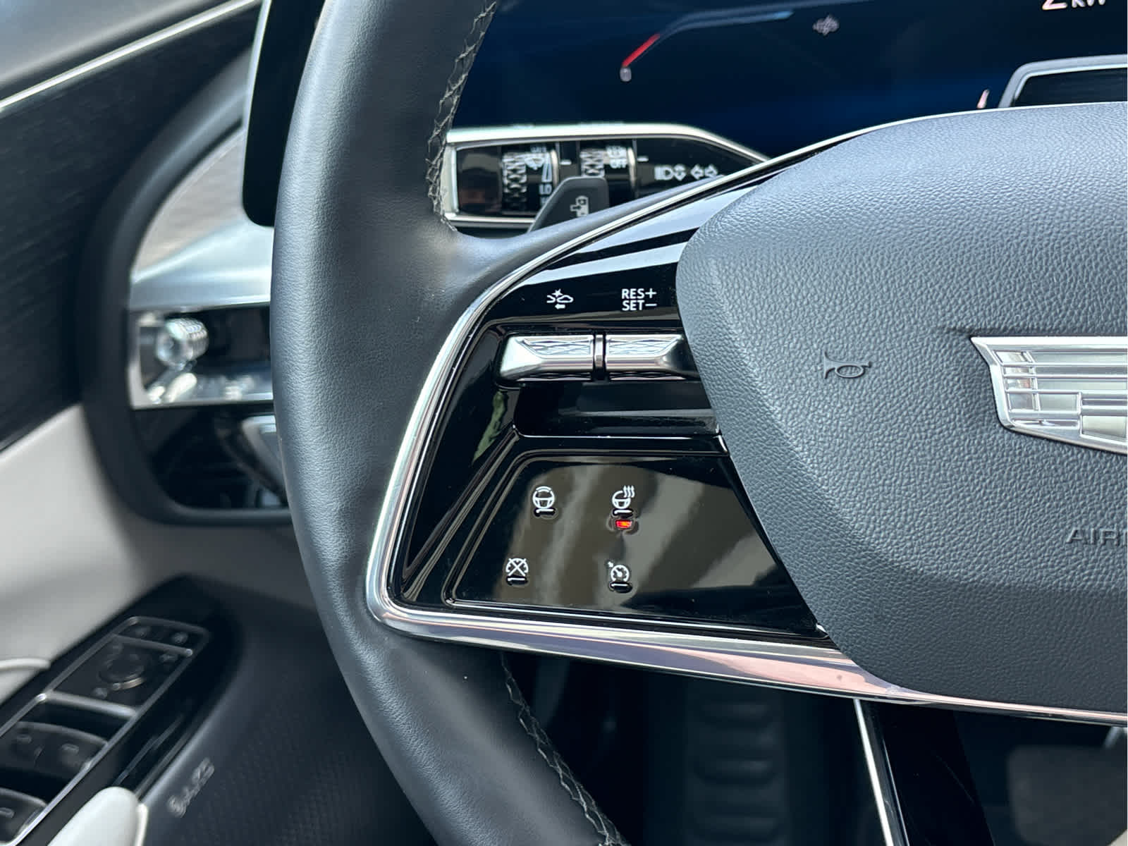 2023 Cadillac Lyriq Luxury photo 10