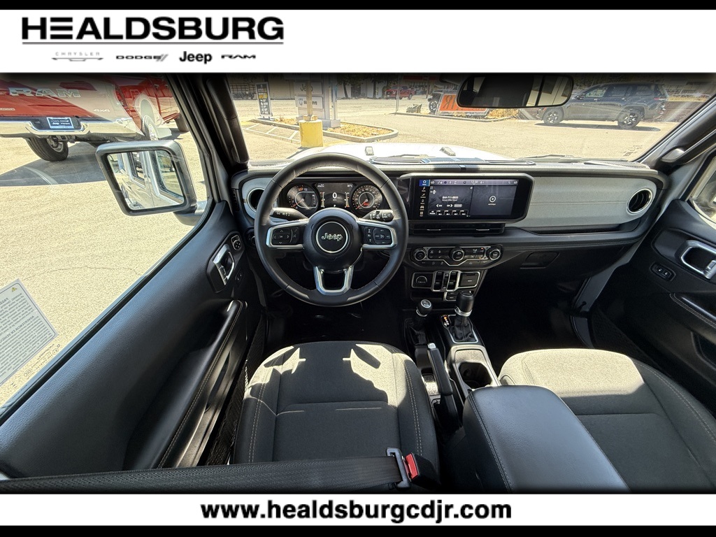2024 Jeep Wrangler Sahara photo 14