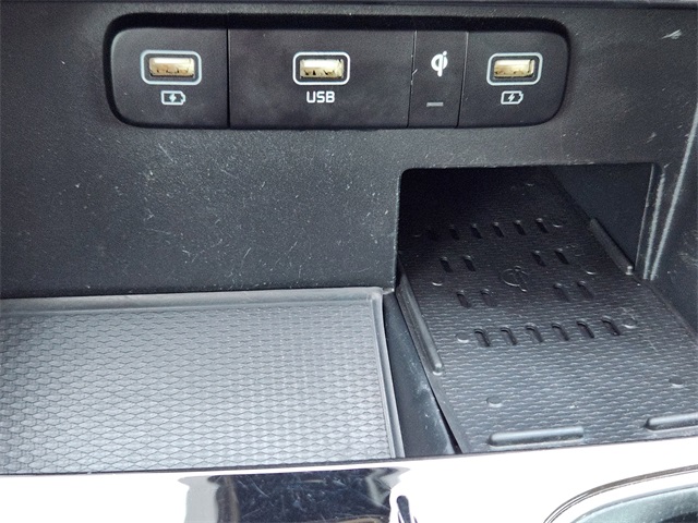 2023 Kia Carnival EX photo 18