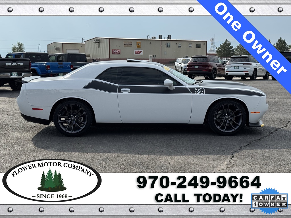 2023 Dodge Challenger R/T photo 9