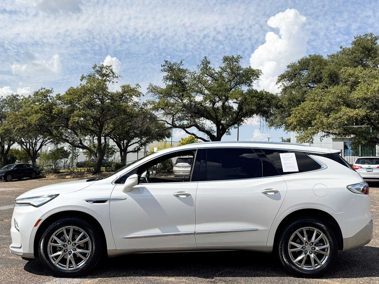 2023 Buick Enclave Premium photo 2