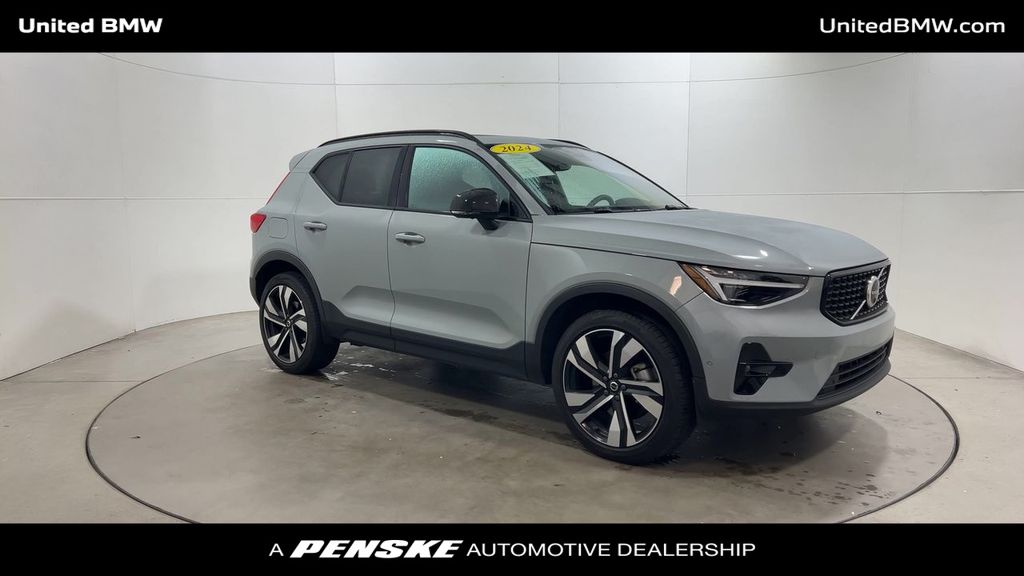 2024 Volvo XC40 Ultimate photo 2