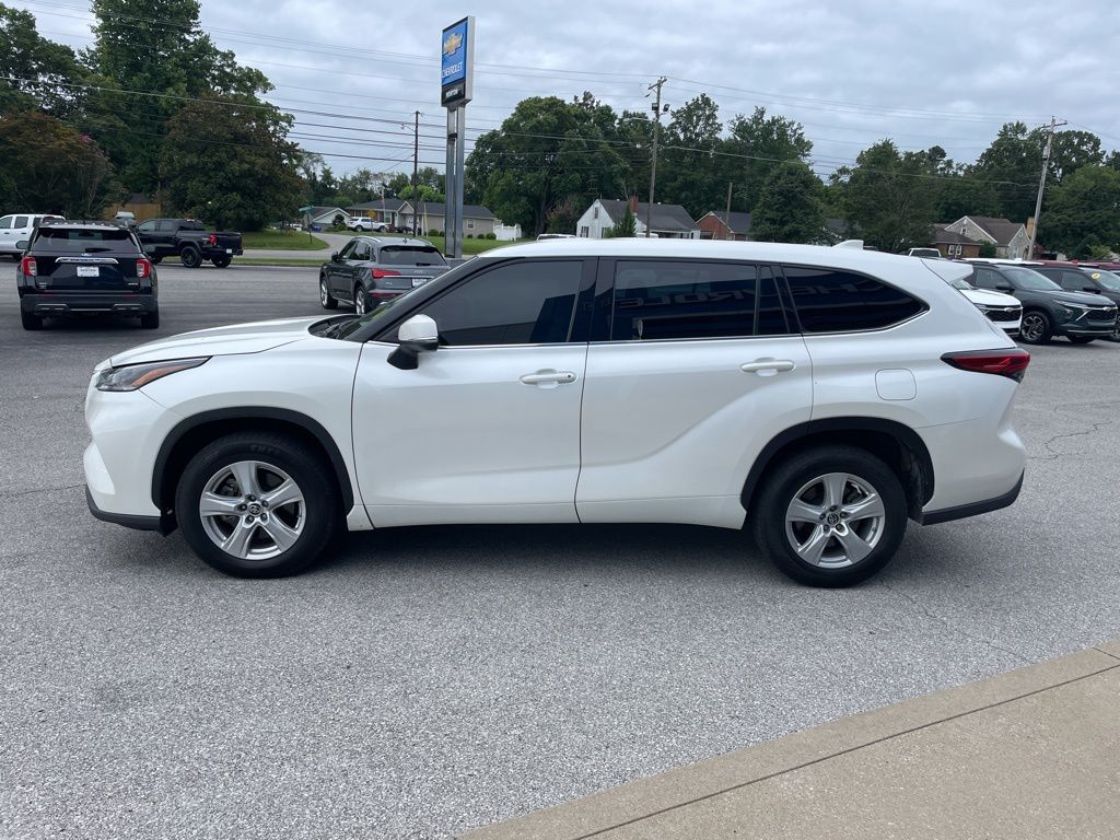 Used 2021 White Toyota LE image 5