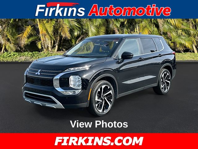 2024 Mitsubishi Outlander SE's photo