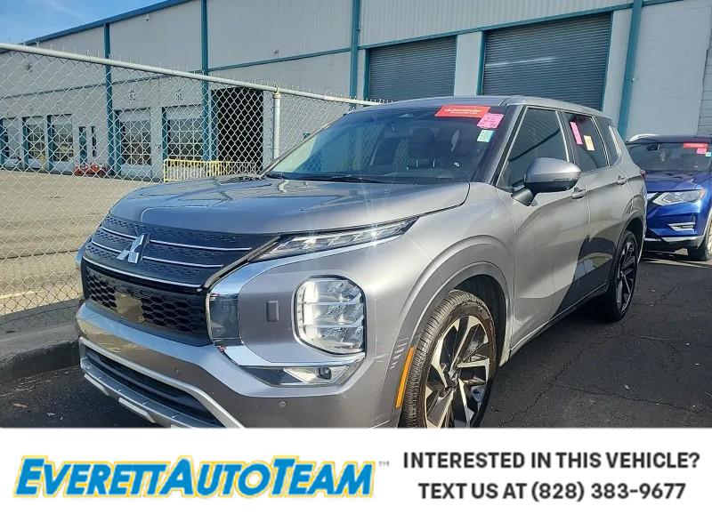 2022 Mitsubishi Outlander SE's photo