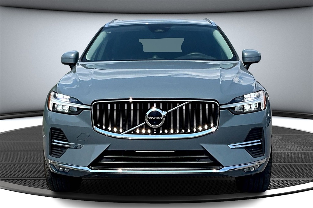 2023 Volvo XC60 B5 Ultimate photo 2
