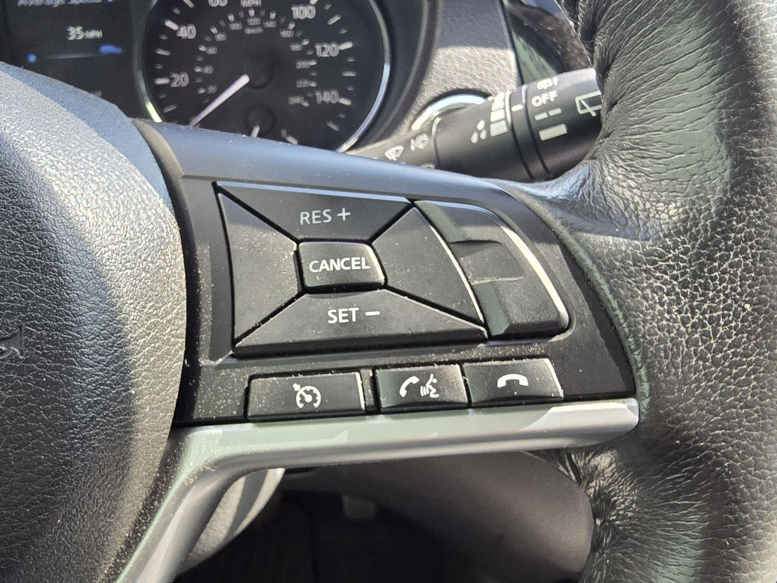 2017 Nissan Rogue SV photo 14