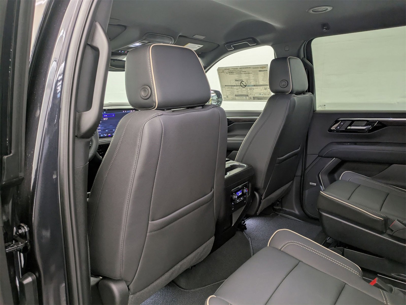 2025 Chevrolet Suburban Premier photo 18