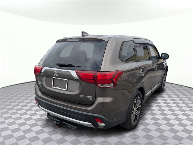 2017 Mitsubishi Outlander SE photo 2