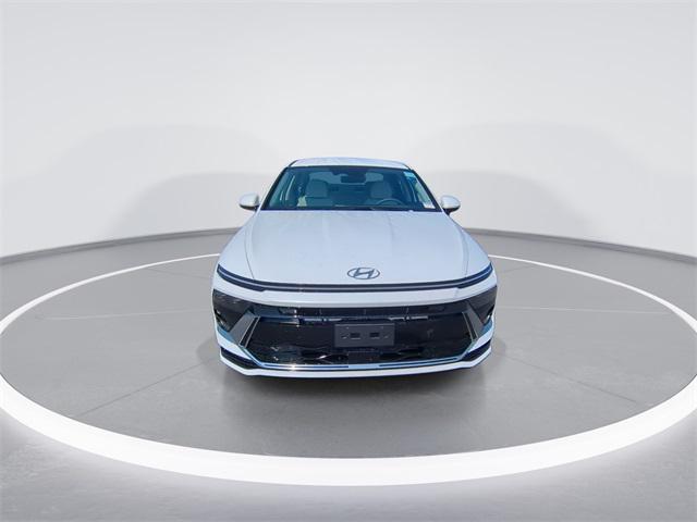 2025 Hyundai Sonata SEL photo 3