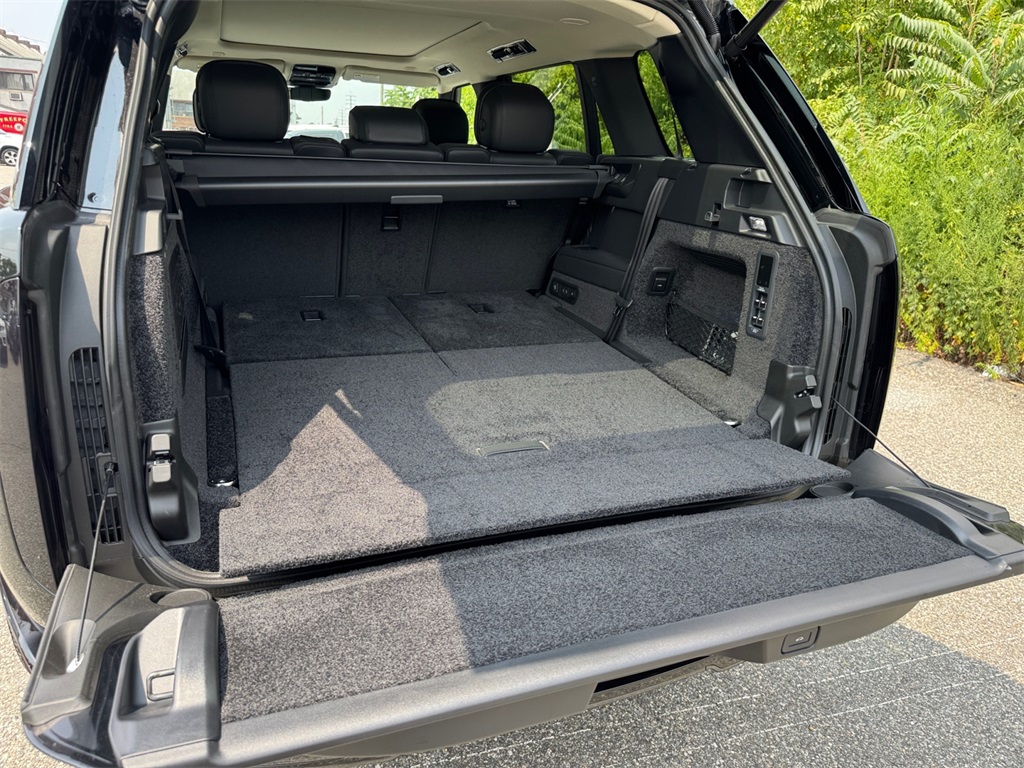 2025 Land Rover Range Rover SE photo 17