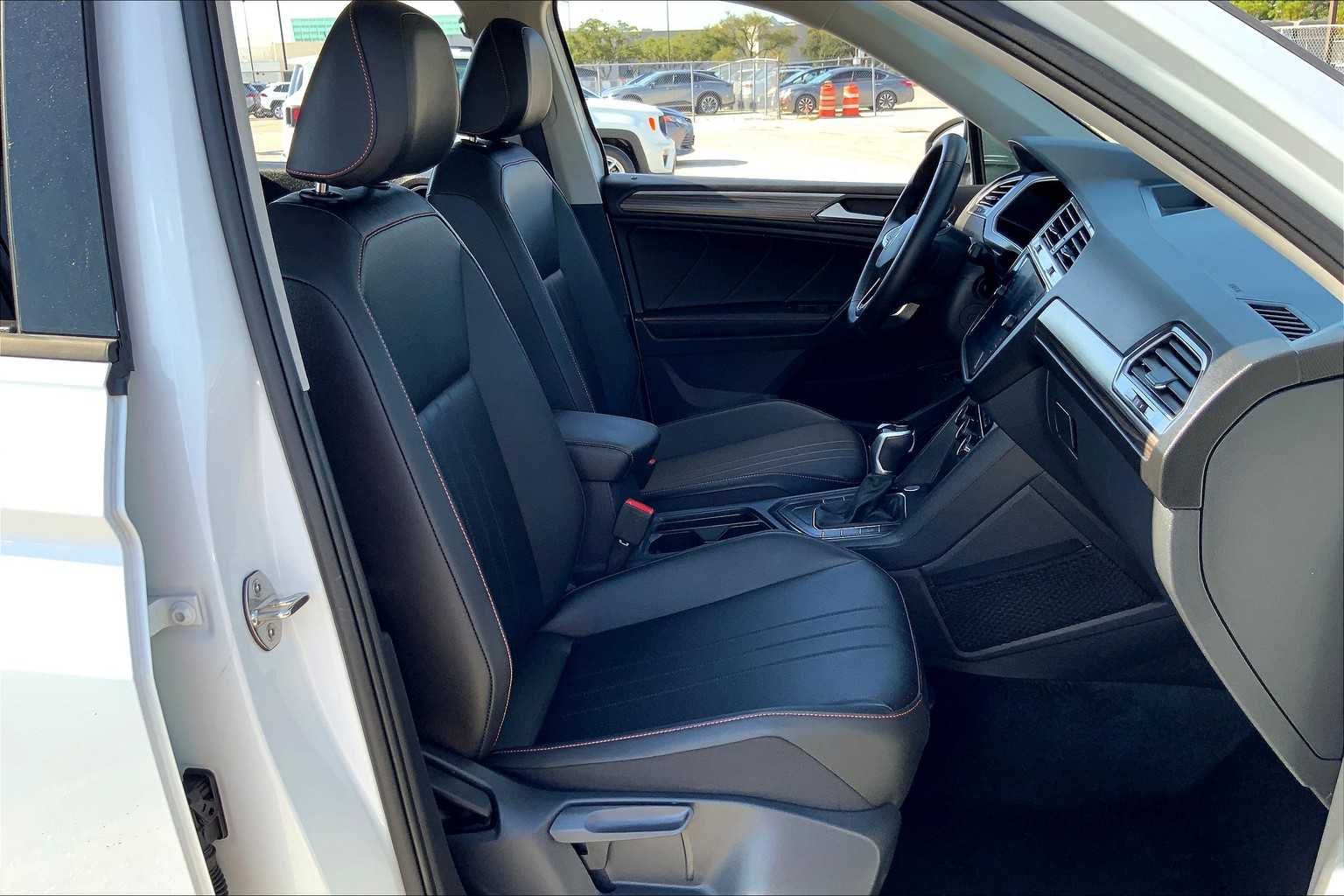 2024 Volkswagen Tiguan Wolfsburg Edition photo 8