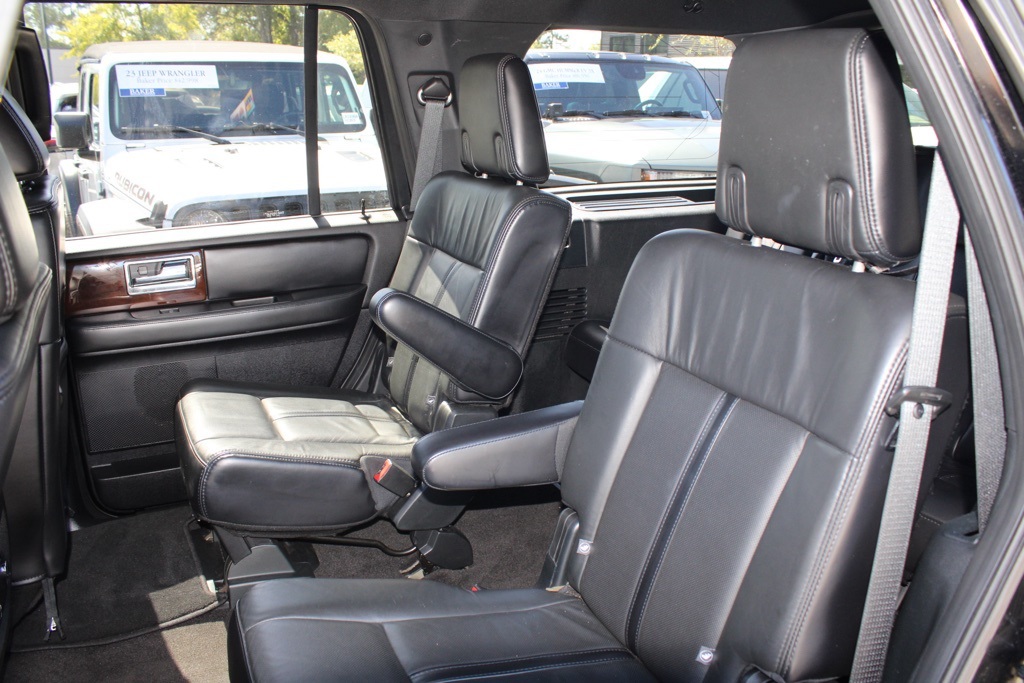 2016 Lincoln Navigator Select photo 28