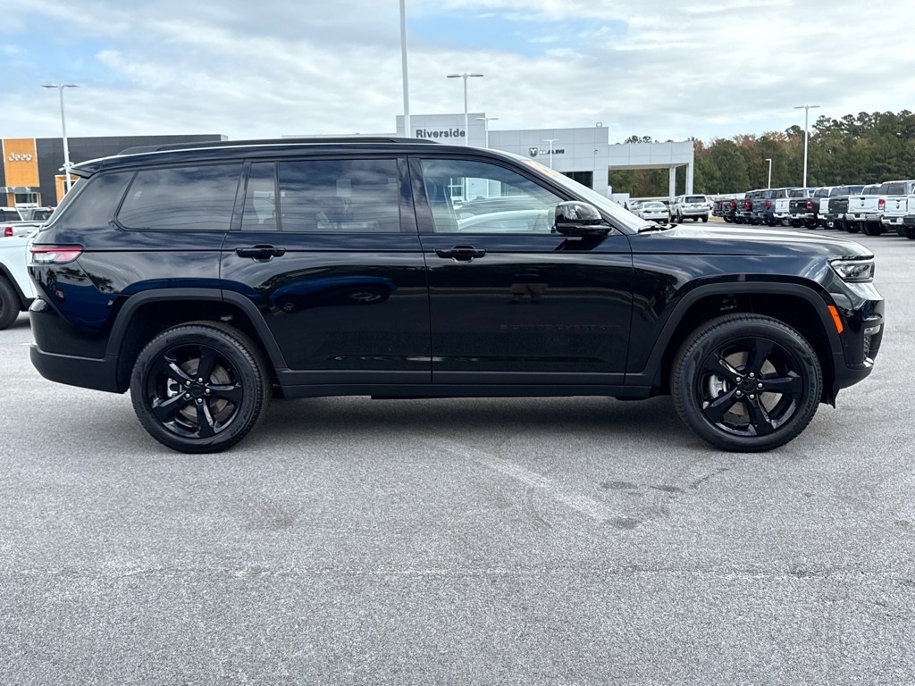 2025 Jeep Grand Cherokee Limited photo 2