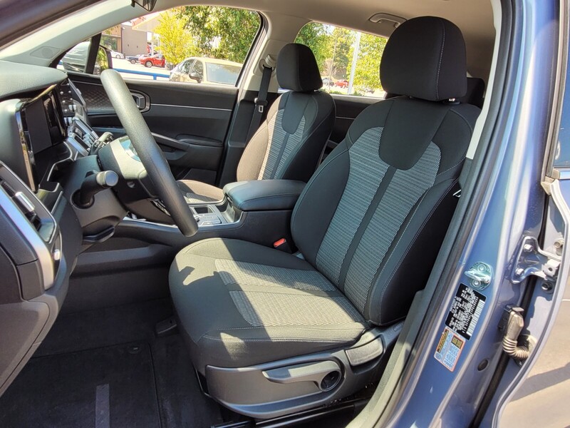 2023 Kia Sorento LX photo 7