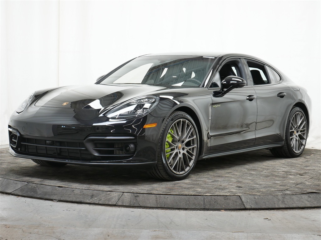 2023 Porsche Cayenne S's photo