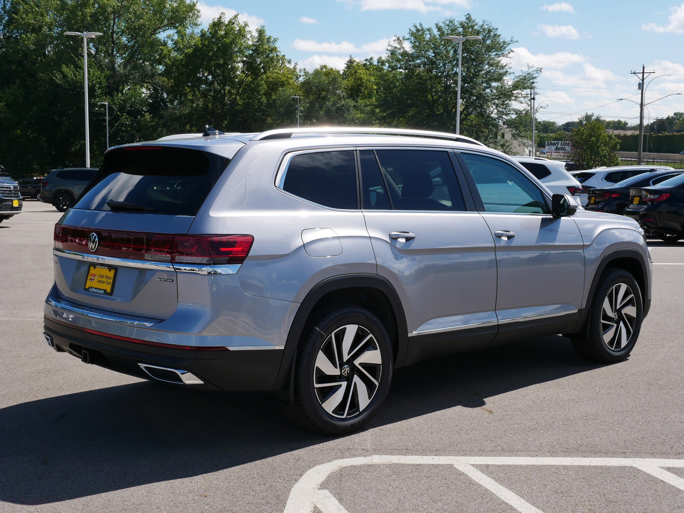 2026 Volkswagen Atlas SEL photo 2