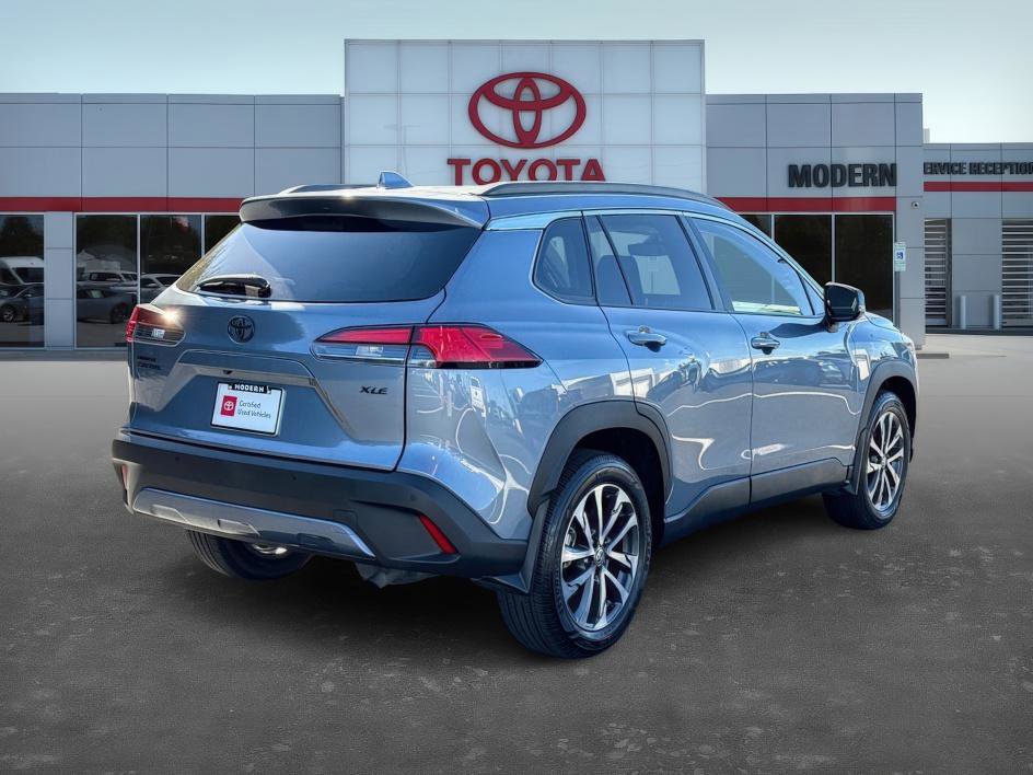 2023 Toyota Corolla Cross XLE photo 3