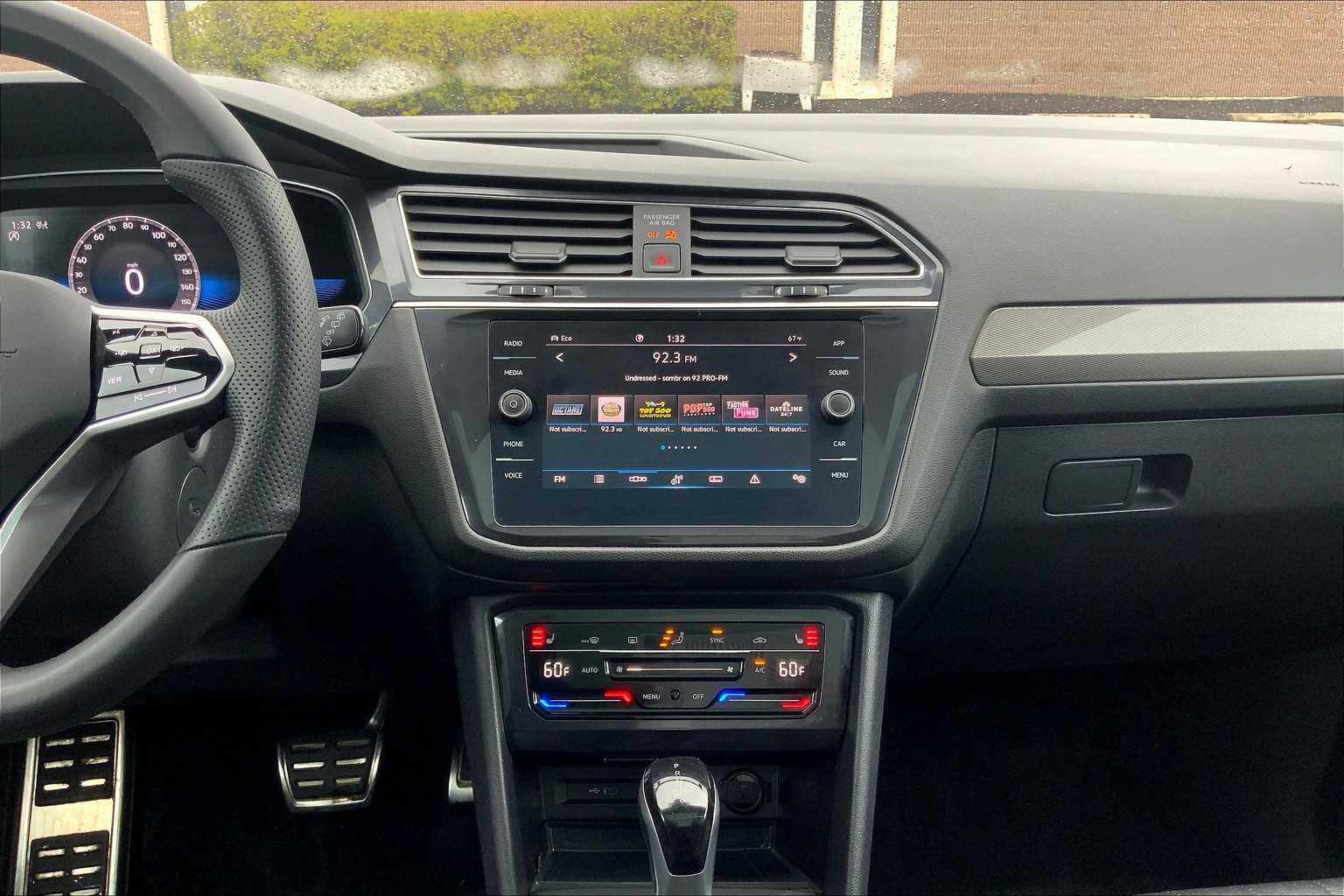 2024 Volkswagen Tiguan SE R-Line Black photo 4